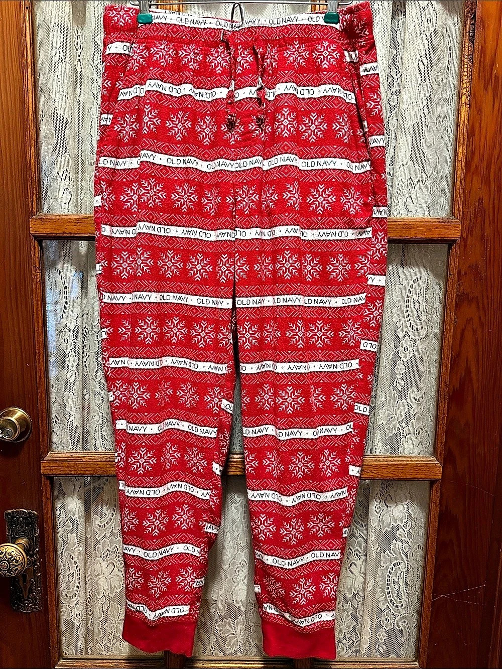 Old Navy Unisex Snowflake Fair Isle Flannel Jogger Pajama Pants